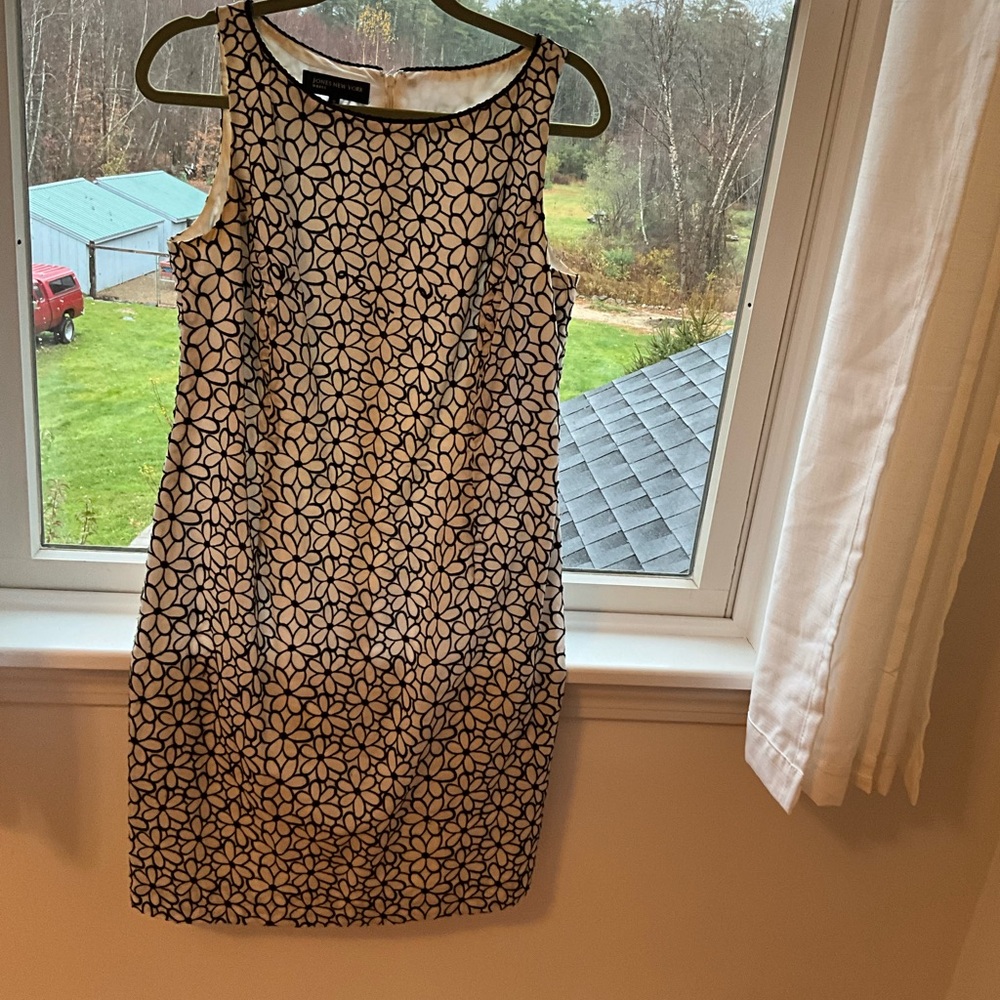 Fun daisy dress for summer $15. How can you lose!